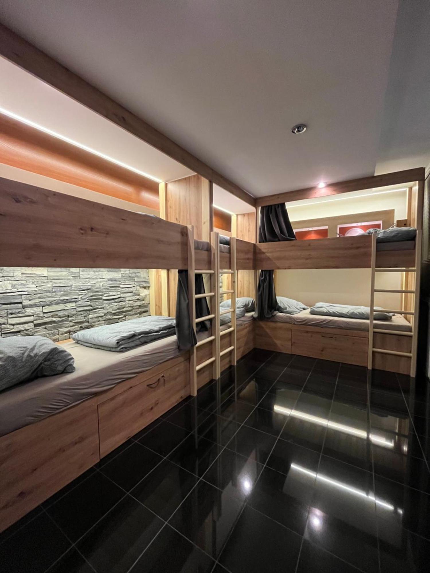 Zen Zone Hostel Bratislava Eksteriør bilde